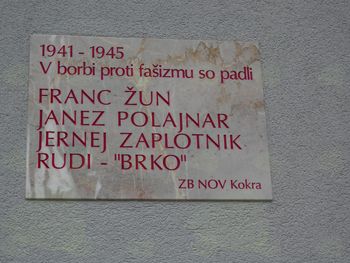 Nova  spominska plošča padlim borcem NOV v Kokri