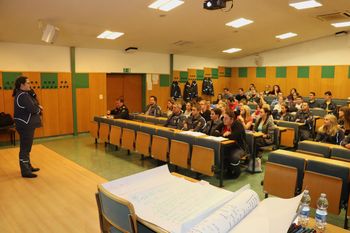 ODLIČEN OBISK POSVETA MENTORJEV MLADINE