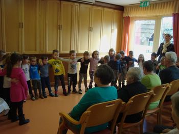 Miklavžev dan z obiskom doma upokojencev v Kidričevem