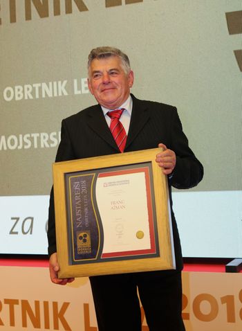 Priznanje najstarejšemu obrtniku leta pripadlo Francu Ažmanu iz Lesc