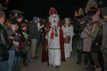 Lučke gorijo, zabava se nadaljuje!