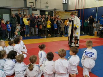 Množična udeležba judoistov Judo kluba Komenda na tekmovanju Kagami Biraki