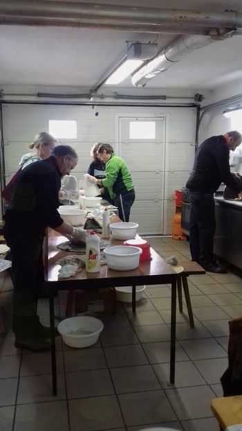 Člani TD Kokra so izdelovali polstene klobuke