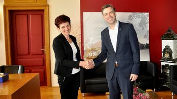 Župan sprejel kmetico leta Marijo Jakše Župan sprejel kmetico leta Marijo Jakše