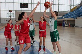 Košarkašice Krke z izjemno igro osvojile turnir v Herceg Novem
