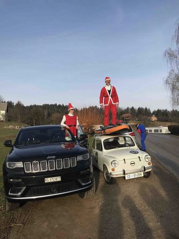 Supanje Božičkov na Šmartinskem jezeru
