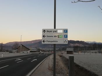 Usmerjevalne table in zanke na parkiriščih