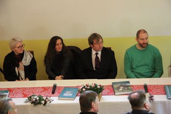 Glavni ustvarjalci pri snovanju knjig (od leve proti desni): urejevalka besedila Lilijana Skončnik, oblikovalka Simona Kropec, avtor Matija Založnik in oblikovalec Janko Samo Kolenc