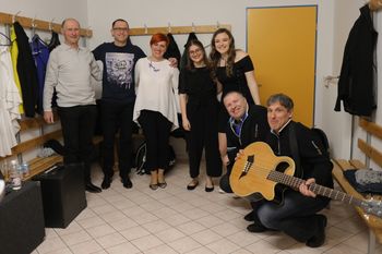 AN FLET'N VEČER V ZNAMENJU DRUŽINSKIH NAVEZ V GLASBENIH ZASEDBAH