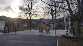 Gasilski dom in igrišče na Rečici