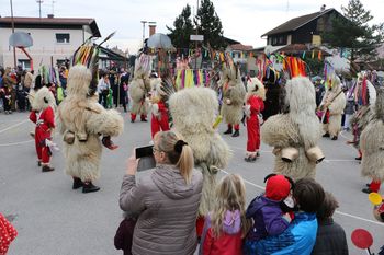 Pomlad prehitela pustne maske