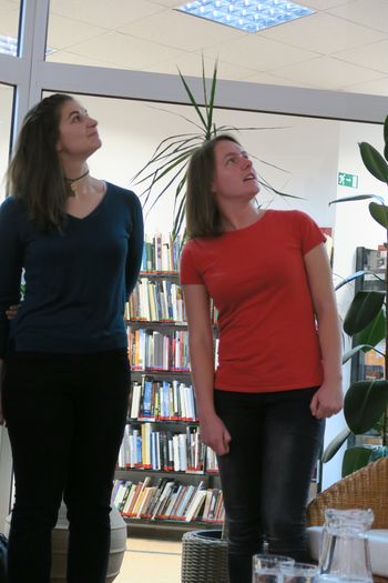 Urša in Ana komentirata video posnetek 