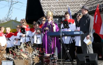 PRED DELOM NA POLJIH BLAGOSLOV TRAKTORJEV