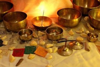 Zvočna kopel s tibetanskimi posodami