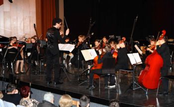 Oba orkestra navdušila polno dvorano poslušalcev