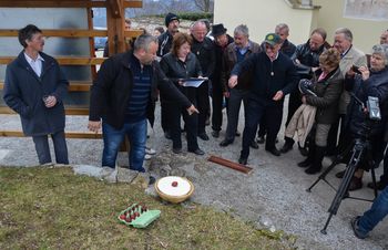 Sekanje pirhov, blagoslov motorjev in motoristov, pohod po Humarjevi poti