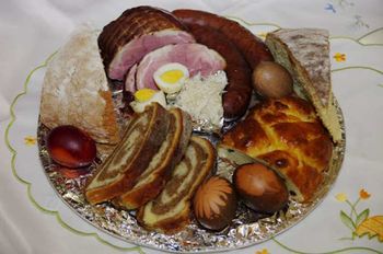Tradicionalno velikonočno "žegnanje" na Dobenem Tradicionalno velikonočno "žegnanje" na Dobenem
