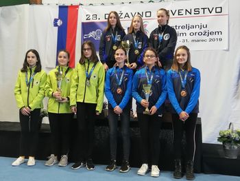 Živa, Saša in Taja na odru za zmagovalke