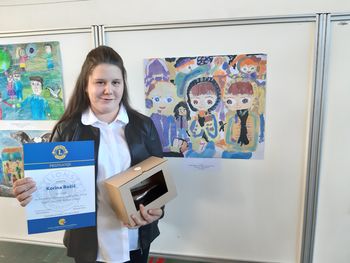 Korina Božič - zmagovalka državnega likovnega natečaja