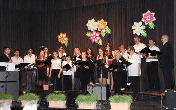 Letni koncert MePZ Oljka, od ustanovitve ga 28 let vodi Marko Slokar 