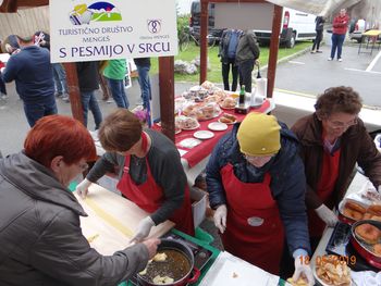 Turistično društvo Mengeš, med rožami in kulinariko