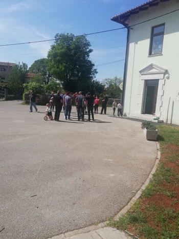 Ciljanje velikonočnih pirhov in bližanje kovancev po starih običajih Ciljanje velikonočnih pirhov in bližanje kovancev po starih običajih