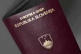 Največ osebnih izkaznic in potnih listov poteče v poletnih mesecih