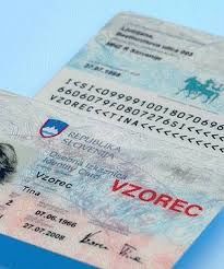 Največ osebnih izkaznic in potnih listov poteče v poletnih mesecih