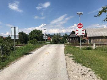 Ureditev nevarnih nivojskih prehodov čez železniško progo