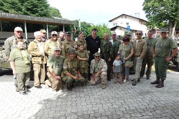 OBISK STARODOBNIH VOJAŠKIH VOZIL IZ II. SVETOVNE VOJNE V GROSUPLJEM