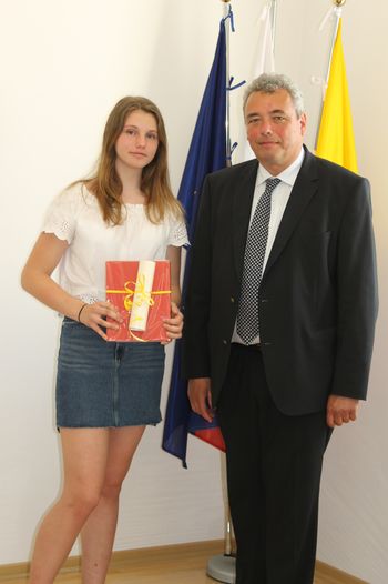 Sprejem najboljših devetošolcev pri županu