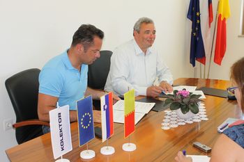 Podpis pogodbe za obnovo osnovne šole s telovadnico v Mirnu - 1. faza