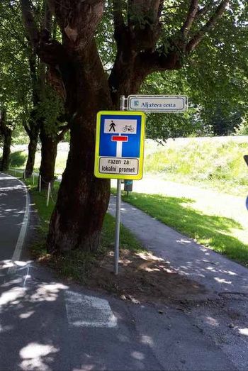 Zapora ceste skozi Zako
