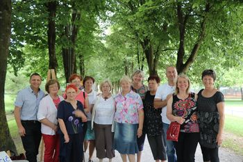 Živahna tradicionalna galerija na prostem Sprehod ob Pšati
