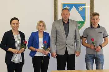 ŽUPAN SPREJEL NOVOPEČENE DIPLOMANTE IN MAGISTRE ŽUPAN SPREJEL NOVOPEČENE DIPLOMANTE IN MAGISTRE