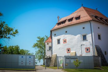 Oddaja gostinskega lokala na gradu Komenda v najem