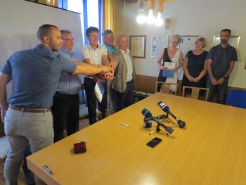 Za ljudi gre – podpisana pogodba za sanacijo po ujmi na odcepu Slap – Jelendol