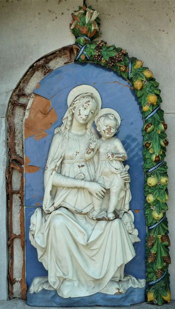Relief Marije z Detetom z grobnice Galletovih na Verdu