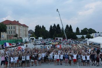 To sredo ponovno pridejo mladi Francozi z okoli 260 vozili