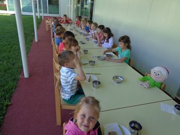  PROJEKT MAVRIČNO GLEDALIŠČE V VRTCU MAVRICA TREBNJE