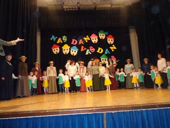 PLESNA DRUŽENJA ''MEDVEDKOV'' S FOLKLORNO SKUPINO NASMEH