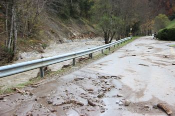 Na širšem območju naravnega spomenika Dovžanova soteska (Slap – Jelendol) bodo do sredine novembra 2019 potekala sanacijska dela.