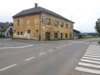 JAVNA DRAŽBA POSLOVNEGA OBJEKTA NA CESTI KOKRŠKEGA ODREDA 17 V KRIŽAH