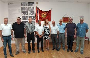 Župani devetih občin zahodne Slovenije podpisali poziv ministru in vladi RS Župani devetih občin zahodne Slovenije podpisali poziv ministru in vladi RS