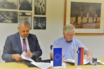 Podpisana pogodba za projekt Na-kolih