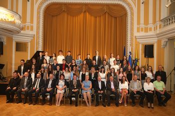 Letos 147 najuspešnejših srednješolcev Letos 147 najuspešnejših srednješolcev