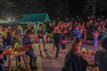 ŽIVETI IN PREŽIVETI S TURIZMOM na Bledu 
