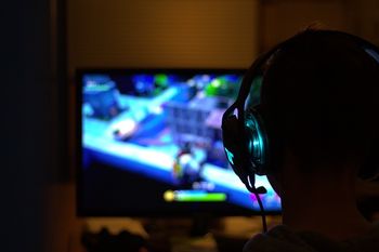 November: mesec preprečevanja zasvojenosti - Zasvojeni smo lahko tudi s tehnologijami