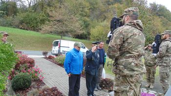 Na Medvedjeku položili cvetje