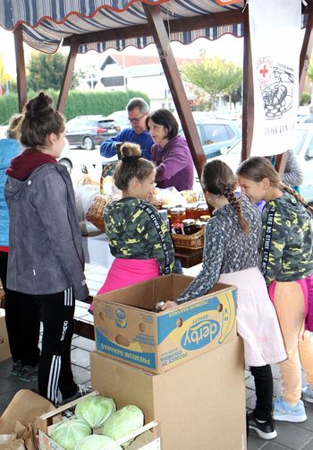Z akcije Drobtinica 2019 pred trgovino TUŠ na Polzeli